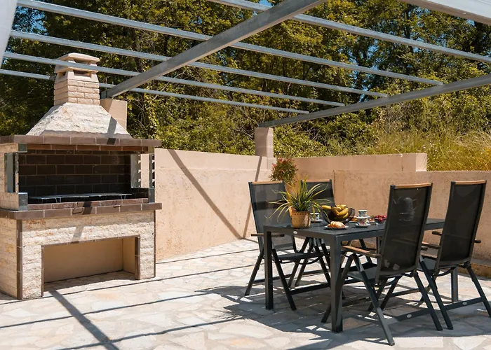 Elite Dio Vila Áno Korakiána